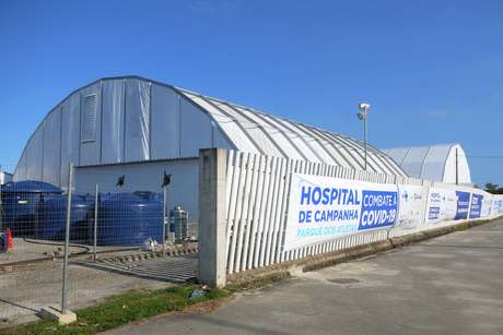 Fachada do hospital de campanha será inaugurado em Jacarepaguá, zona oeste do Rio, amanhã (11), para tratar pacientes com covid-19. 200 leitos serão erguidos no espaço, instalado onde ficava o Parque dos Atletas.