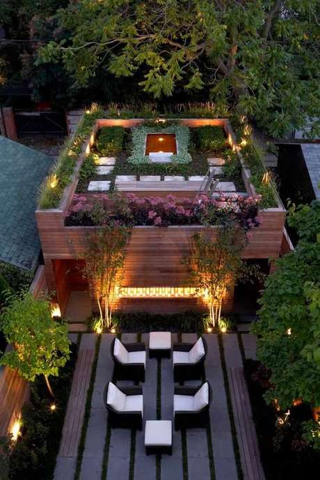 39. Iluminação especial para o telhado verde da casa. Fonte: Pinterest