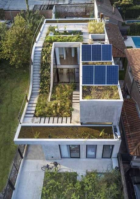 22. Os pavimentos dessa casa receberam a presença do telhado verde. Fonte: Pinterest