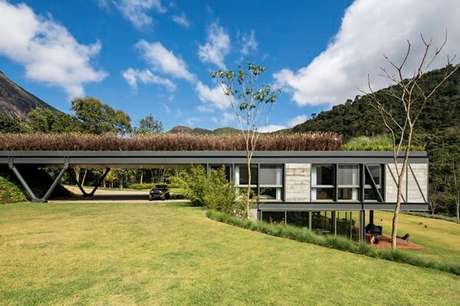 19. O telhado verde tem a capacidade de reter a água da chuva. Fonte: MPG Arquitetura