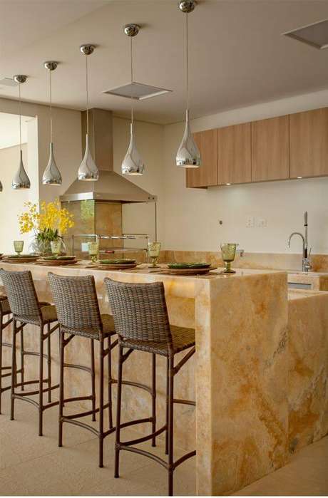 1. Área de churrasqueira gourmet com balcão moderno para reunir a família – via: decor Salteado 1. Área de churrasqueira gourmet com balcão moderno para reunir a família – via: decor Salteado