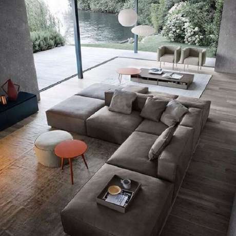 42. O sofá modular sem braço é a grande atração do ambiente. Fonte: Pinterest 42. O sofá modular sem braço é a grande atração do ambiente. Fonte: Pinterest