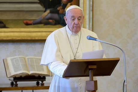 Papa Francisco celebra ora&ccedil;&atilde;o 'Regina caeli' no Vaticano, em 24 de maio