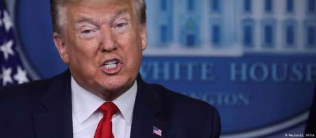"O Twitter está sufocando completamente a liberdade de expressão", reagiu Trump "O Twitter está sufocando completamente a liberdade de expressão", reagiu Trump