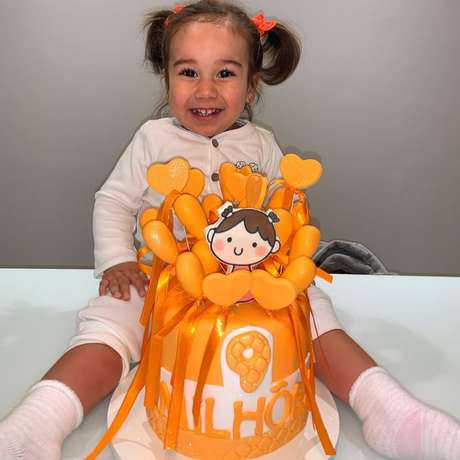 Marina é uma menina de 1 ano e 8 meses e tem a doença rara AME; A criança precisa de um tratamento de R$ 12 milhões para conseguir andar. Marina é uma menina de 1 ano e 8 meses e tem a doença rara AME; A criança precisa de um tratamento de R$ 12 milhões para conseguir andar.