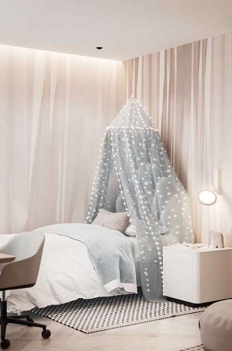 21. O dossel é perfeito para quartos bonitos femininos com um toque mais romântico – Foto: Pinterest 21. O dossel é perfeito para quartos bonitos femininos com um toque mais romântico – Foto: Pinterest