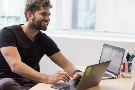 Leandro G&ouml;tz, cofundador e CEO da plataforma de busca para servi&ccedil;os Helpie