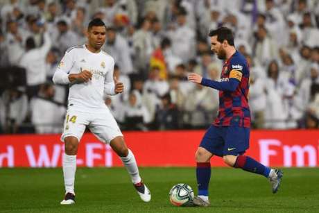 Barcelona e Real Madrid disputam o título espanhol (Foto: GABRIEL BOUYS / AFP) Barcelona e Real Madrid disputam o título espanhol (Foto: GABRIEL BOUYS / AFP)