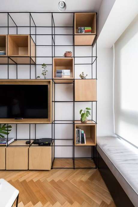 14. Móveis de ferro como painel para sala de tv – Via: Pinterest