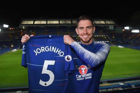 Jorginho foi contratado pelo Chelsea a pedido do técnico Maurizio Sarri (Reprodução/Twitter) Jorginho foi contratado pelo Chelsea a pedido do técnico Maurizio Sarri (Reprodução/Twitter)