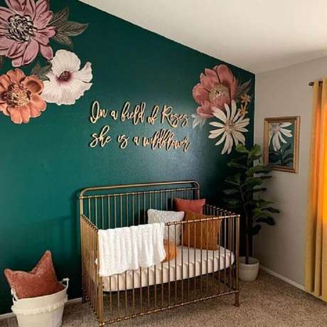 59. Tinta verde esmeralda para parede de quarto de bebê simples – Foto: Pinterest 59. Tinta verde esmeralda para parede de quarto de bebê simples – Foto: Pinterest