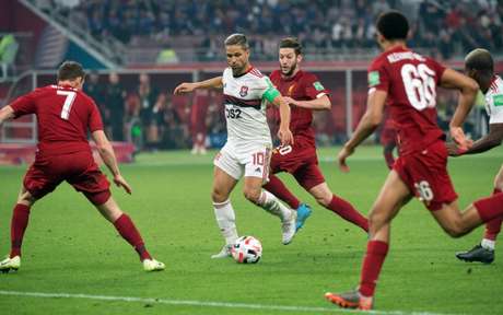 Diego em ação na final do Mundial de Clubes, contra o Liverpool, em Doha (Foto: Alexandre Vidal/Flamengo) Diego em ação na final do Mundial de Clubes, contra o Liverpool, em Doha (Foto: Alexandre Vidal/Flamengo)