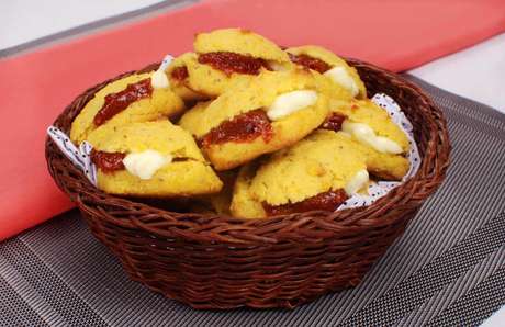 Guia da Cozinha - 8 Receitas deliciosas de broa de fubá para provar no café da tarde Guia da Cozinha - 8 Receitas deliciosas de broa de fubá para provar no café da tarde