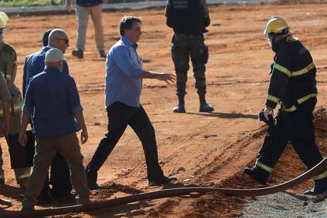 Presidente Jair Bolsonaro em inaugura&ccedil;&atilde;o de hospital de campanha em &Aacute;guas Lindas de Goi&aacute;s
05/06/2020
REUTERS/Adriano Machado