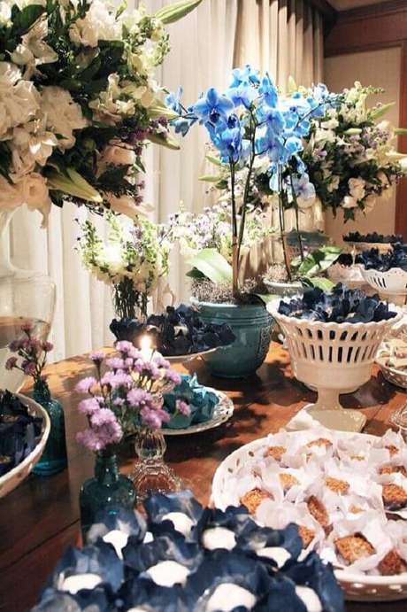 51. Ideia de mesa de doces decorada para casamento azul – Foto: Meu Casamento 51. Ideia de mesa de doces decorada para casamento azul – Foto: Meu Casamento