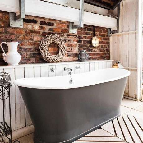10. Que tal uma confortável banheira na decoração do seu banheiro rústico – Foto: Houzz 10. Que tal uma confortável banheira na decoração do seu banheiro rústico – Foto: Houzz