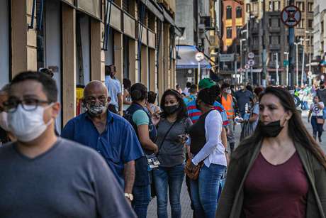 SP tem 10,6 mil mortes por covid-19; isolamento social cai