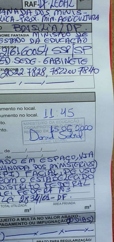 Weintraub é multado em R$ 2 mil por não usar máscara em protesto Weintraub é multado em R$ 2 mil por não usar máscara em protesto