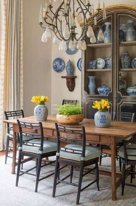 61. Você pode usar modelos diferentes de vaso para mesa de jantar – Foto: Pinterest 61. Você pode usar modelos diferentes de vaso para mesa de jantar – Foto: Pinterest