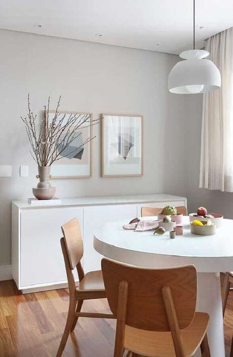 20. Decoração clean com quadro de parede para sala de jantar moderna – Foto: Casa de Valentina 20. Decoração clean com quadro de parede para sala de jantar moderna – Foto: Casa de Valentina