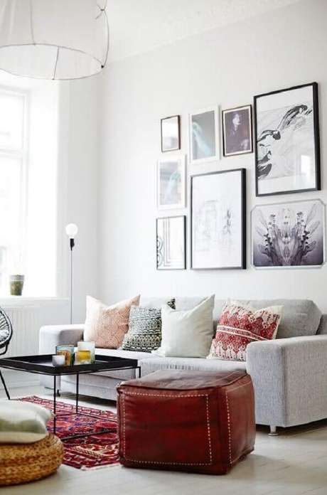 50. Quadro para parede de sala de estar branca com puff quadro – Foto: Yandex 50. Quadro para parede de sala de estar branca com puff quadro – Foto: Yandex