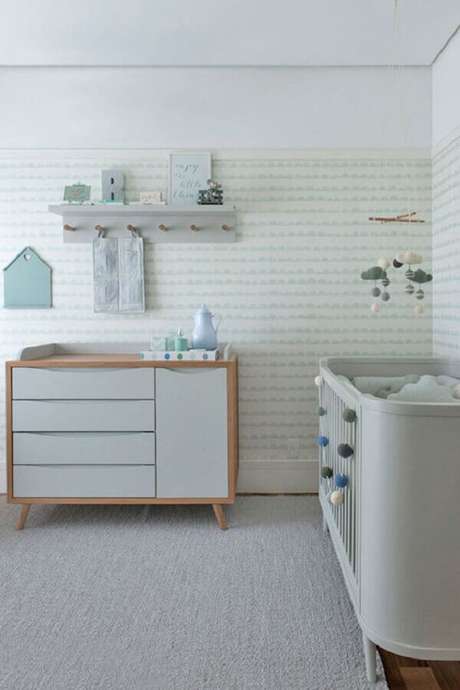 52. Papel de parede verde menta e branco para decoração de quarto de bebê moderno – Foto: Telas & Papel