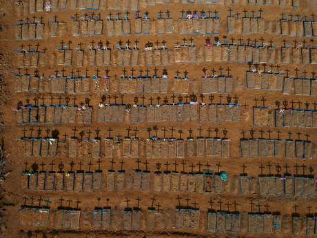 Cemitério Parque Tarumã, em Manaus
15/06/2020
REUTERS/Bruno Kelly/File Photo