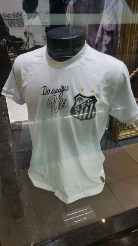 Camisa representa um dos momentos mais emblemáticos do futebol (Foto: Diviugação/Memorial das Conquistas) Camisa representa um dos momentos mais emblemáticos do futebol (Foto: Diviugação/Memorial das Conquistas)