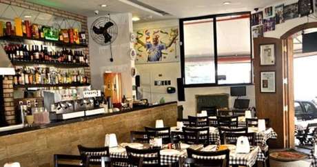 Restaurante Esquina do Fuad está localizado no centro de São Paulo, no bairro Santa Cecília. 