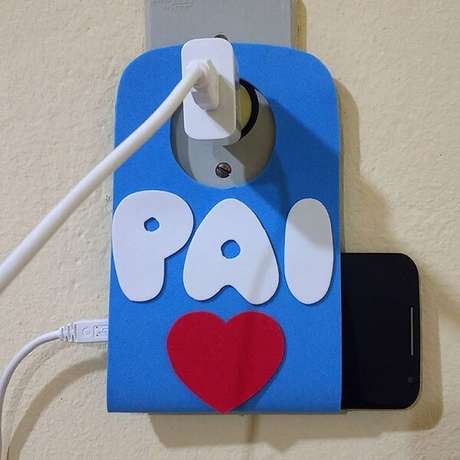 8. Lembrancinha dia dos pais em eva criativa serve de suporte para celular. Fonte: Pinterest 8. Lembrancinha dia dos pais em eva criativa serve de suporte para celular. Fonte: Pinterest