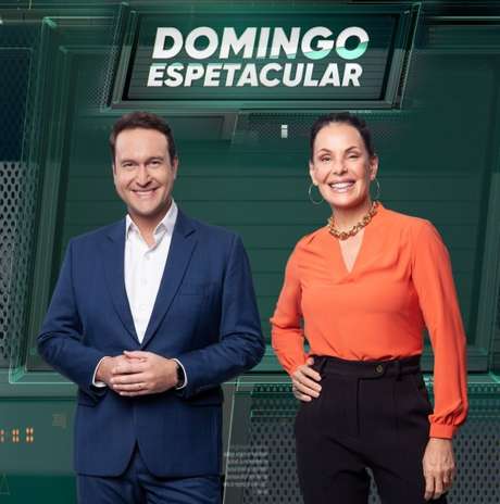 Carolina Ferraz ao lado de Eduardo Ribeiro: a estreia da apresentadora vem acompanhada da renovação do cenário e da identidade visual do programa Carolina Ferraz ao lado de Eduardo Ribeiro: a estreia da apresentadora vem acompanhada da renovação do cenário e da identidade visual do programa