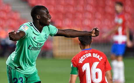 Real Madrid sofreu, mas conseguiu vitória chave contra o Granada (Foto: JORGE GUERRERO / AFP) Real Madrid sofreu, mas conseguiu vitória chave contra o Granada (Foto: JORGE GUERRERO / AFP)