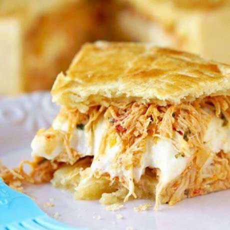 2. Faça uma receita de torta de frango cremosa para o café da tarde! – Via: Pinterest 2. Faça uma receita de torta de frango cremosa para o café da tarde! – Via: Pinterest