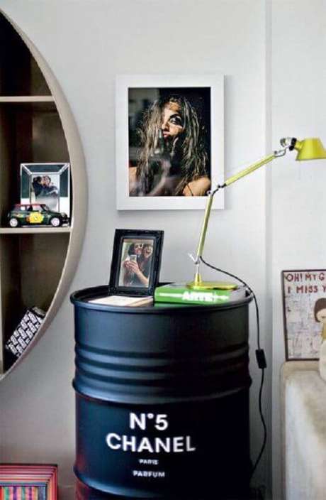 43. Aproveite o tambor para decoração para apoiar objetos decorativos como luminárias e porta retratos – Foto: Pinterest 43. Aproveite o tambor para decoração para apoiar objetos decorativos como luminárias e porta retratos – Foto: Pinterest