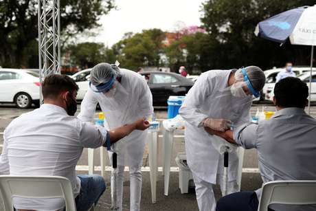 Taxistas fazem teste para coronavírus em São Paulo 26/06/2020 REUTERS/Amanda Perobelli