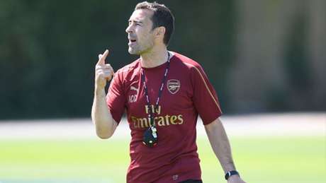 Juan Carlos Carcedo: após auxiliar Unai Emery, espanhol quer iniciar carreira como técnico (Foto: Divulgação Arsenal) Juan Carlos Carcedo: após auxiliar Unai Emery, espanhol quer iniciar carreira como técnico (Foto: Divulgação Arsenal)
