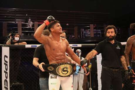 Rangel Anaconda se tornou o novo campeão dos super-leves no Shooto Brasil (Foto: Marcell Fagundes)