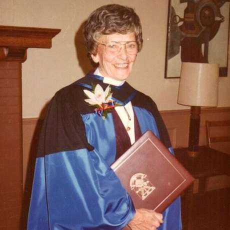 Após sua aposentadoria, a Vera Peters se tornou membro da Ordem do Canadá Após sua aposentadoria, a Vera Peters se tornou membro da Ordem do Canadá