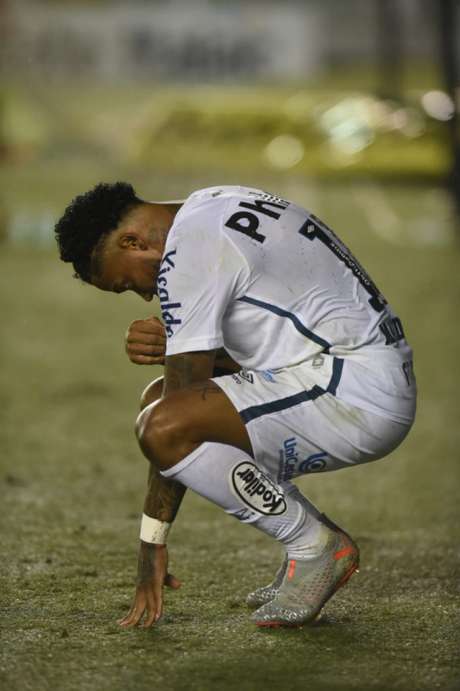 Expulsão de Marinho pesou na eliminação do Santos no Paulistão (Foto: Divulgação/Santos FC) Expulsão de Marinho pesou na eliminação do Santos no Paulistão (Foto: Divulgação/Santos FC)