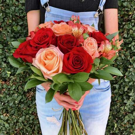 34. Rosas colombianas são lindas para decorar seu buquê – Via: Pinterest 34. Rosas colombianas são lindas para decorar seu buquê – Via: Pinterest