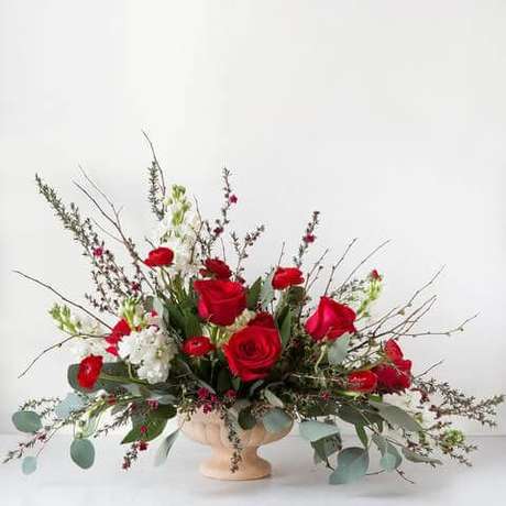 46. Vaso com rosa vermelha – Via: Greenmeadows 46. Vaso com rosa vermelha – Via: Greenmeadows