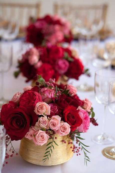 53. Decoração de festa com rosas – Via: Pinterest 53. Decoração de festa com rosas – Via: Pinterest