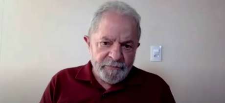 Ex-presidente Lula em reunião do Diretório Nacional do PT no dia 9 de abril