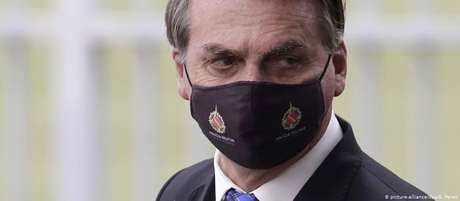 Bolsonaro defende uso da cloroquina contra covid-19 mesmo sem nenhuma comprovação científica de sua eficácia Bolsonaro defende uso da cloroquina contra covid-19 mesmo sem nenhuma comprovação científica de sua eficácia