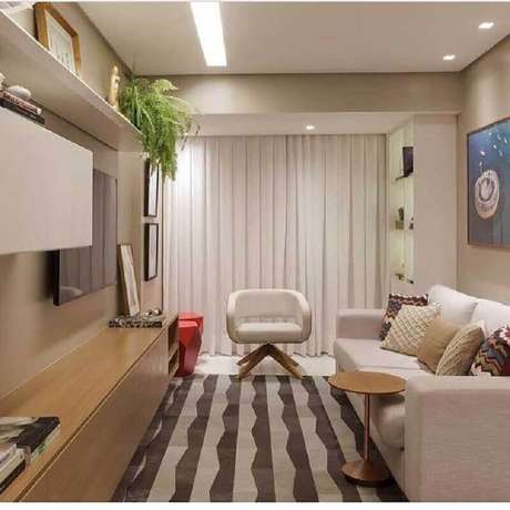 42. Poltrona para sala pequena decorada em cores claras e neutras – Foto: Dicas Decor 42. Poltrona para sala pequena decorada em cores claras e neutras – Foto: Dicas Decor