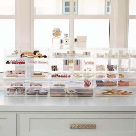 48. Organizador de maquiagem na bancada – Via: Pinterest 48. Organizador de maquiagem na bancada – Via: Pinterest