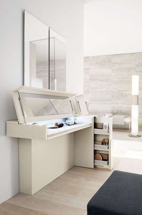 66. Aposte na bancada de maquiagem planejada com espelho para organizar seu quarto – Via: Pinterest 66. Aposte na bancada de maquiagem planejada com espelho para organizar seu quarto – Via: Pinterest