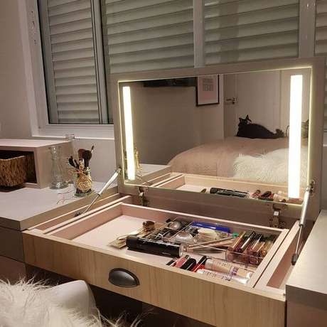 37. Quarto pequeno com penteadeira planejada – Via: Pinterest 37. Quarto pequeno com penteadeira planejada – Via: Pinterest