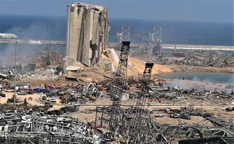 Silos ficavam próximos ao local da explosão e alguns foram totalmente destruídos Silos ficavam próximos ao local da explosão e alguns foram totalmente destruídos