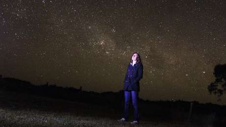 Esse panorama das estrelas é algo que Katie Mack não pôde ver durante seus anos de estudos em Los Angeles Esse panorama das estrelas é algo que Katie Mack não pôde ver durante seus anos de estudos em Los Angeles